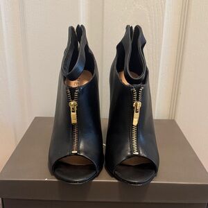 Renvy Black Zippered Peep-Toe Heeled Boots